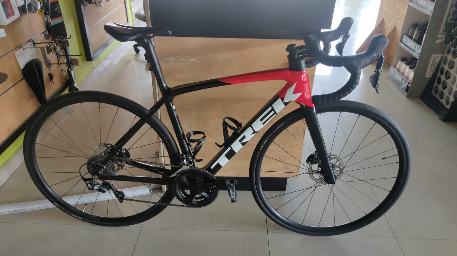 BICICLETA DE RUTA ÉMONDA SL 5 Disc 11V